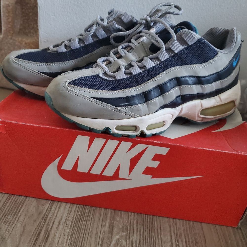 Nike Air Max 95 Navy and Gray Sneakers